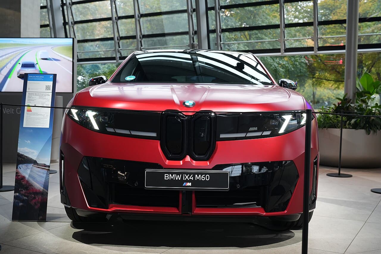 BMW iX4